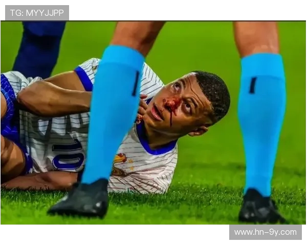 围绕踩足球摔倒韩国风波探讨体育精神与公平竞赛意义深刻影响及教训