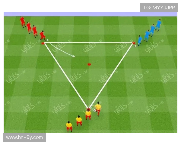 围绕2v1进攻模式设计的高效足球团队配合热身训练方法实践策略研究 围绕2v1进攻模式设计的高效足球团队配合热身训练方法实践策略研究